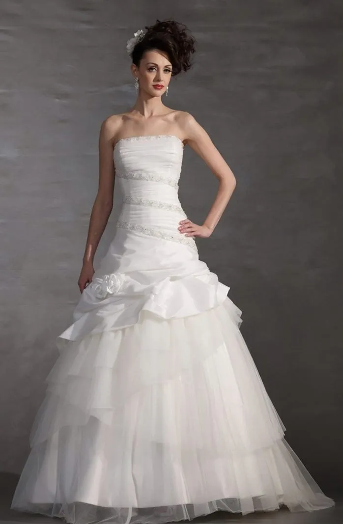 ---A-line-style wedding dress embellished with sequins and beads, semi-rigid bodice with straight neckline--