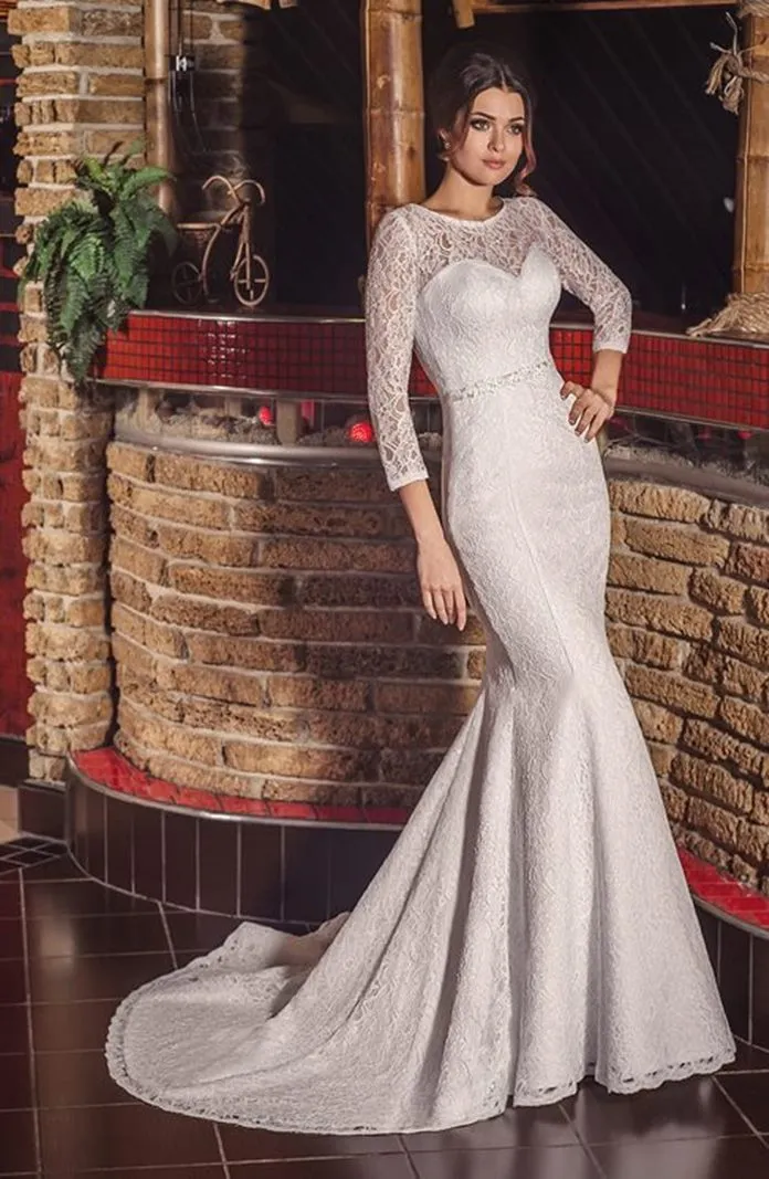 ---Classy mermaid wedding dress made entirely of lace with translucent three-quarter sleeves--