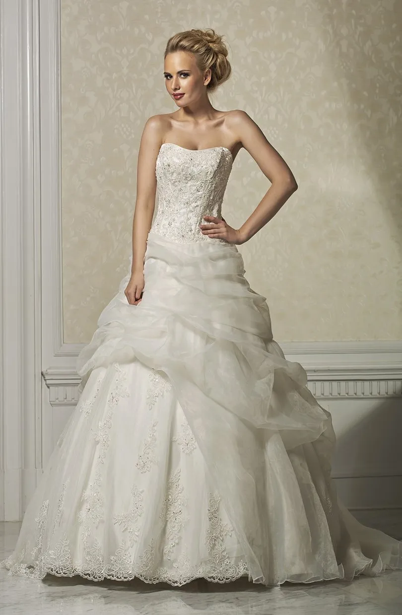 ---Princess-style bustier wedding dress made of satin and organza with semi-rigid and pre-shaped bustier, removable lace straps-