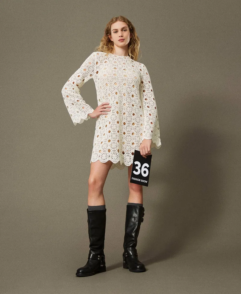 Abito corto in maglia crochet