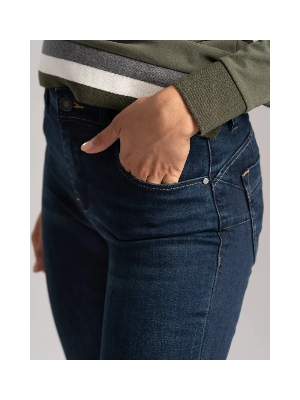 Jeans Donna stretch con spacco sul fondo