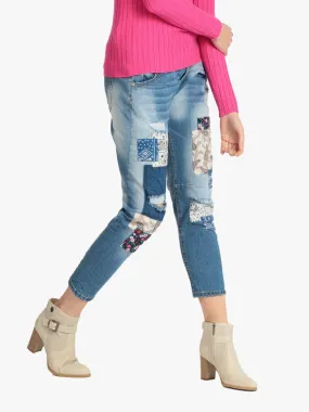 Sexy Woman Jeans avec patchs et déchirures pour femme