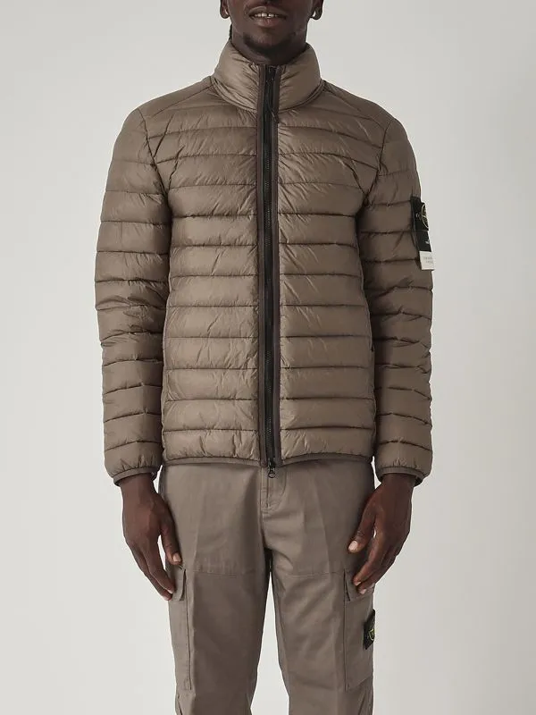 STONE ISLAND  Piumino uomo Stone Island in nylon riciclato Tortora