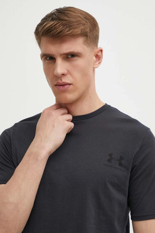 Under Armour t-shirt