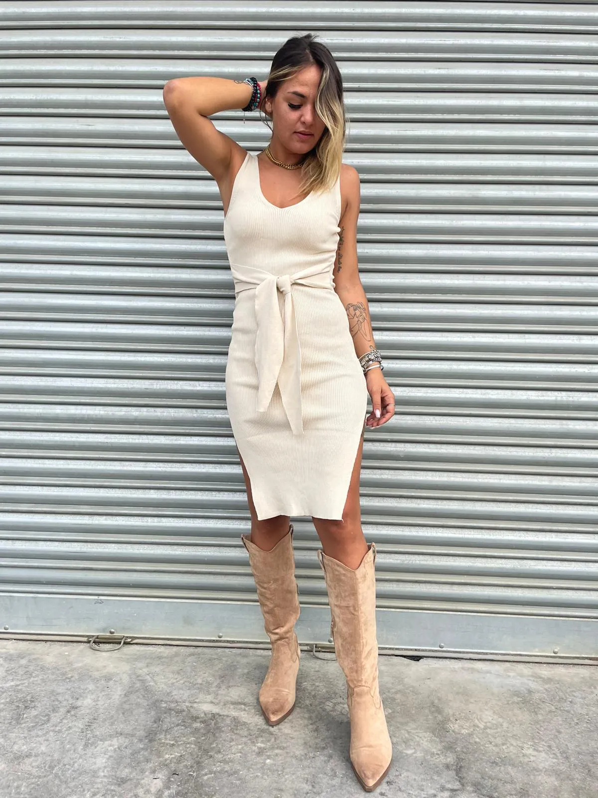 Vestito in filo con cintura